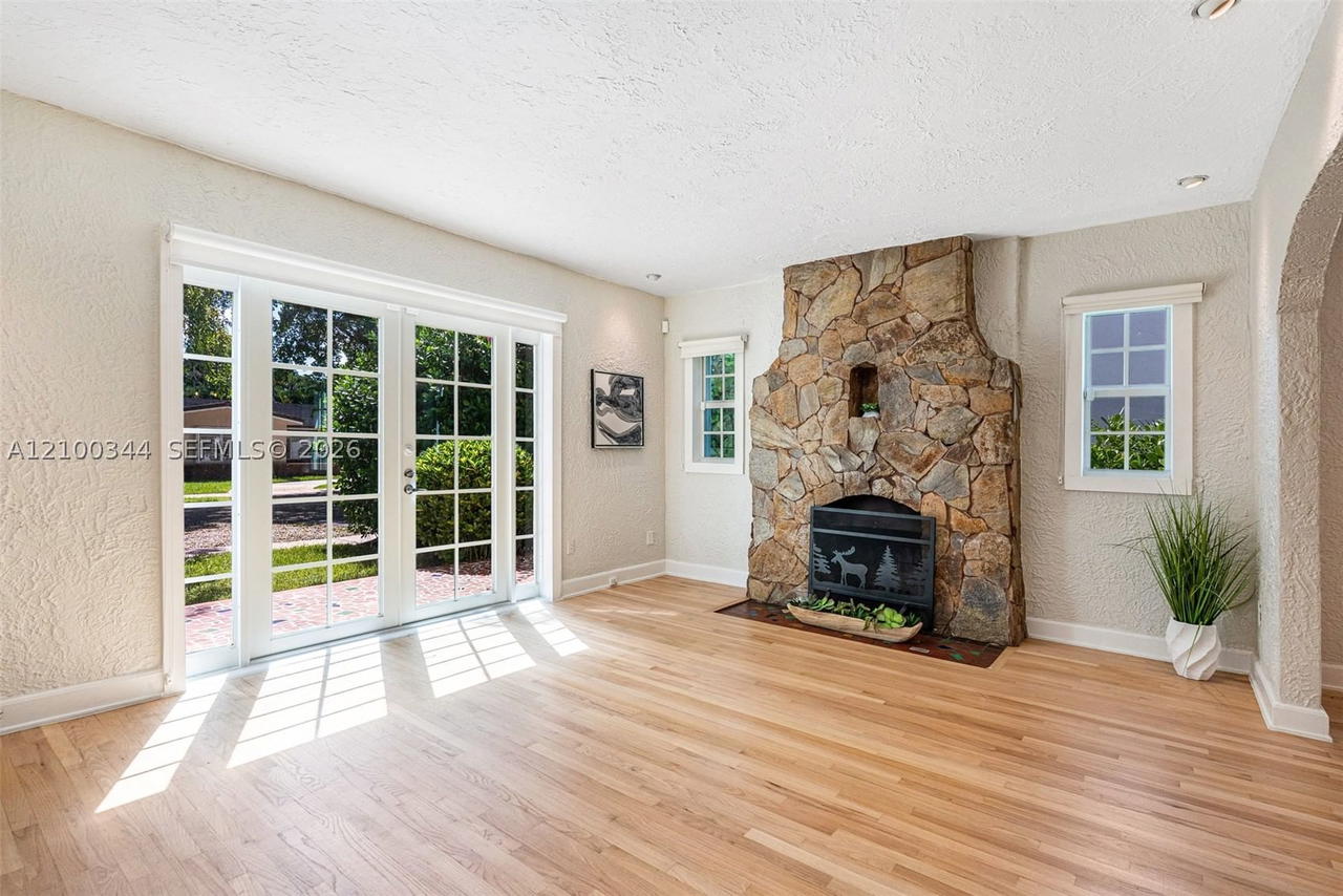 Real estate property located at 1209 La Mancha Ave, Miami-dade, Coral Gables Granada Sec, Coral Gables, FL