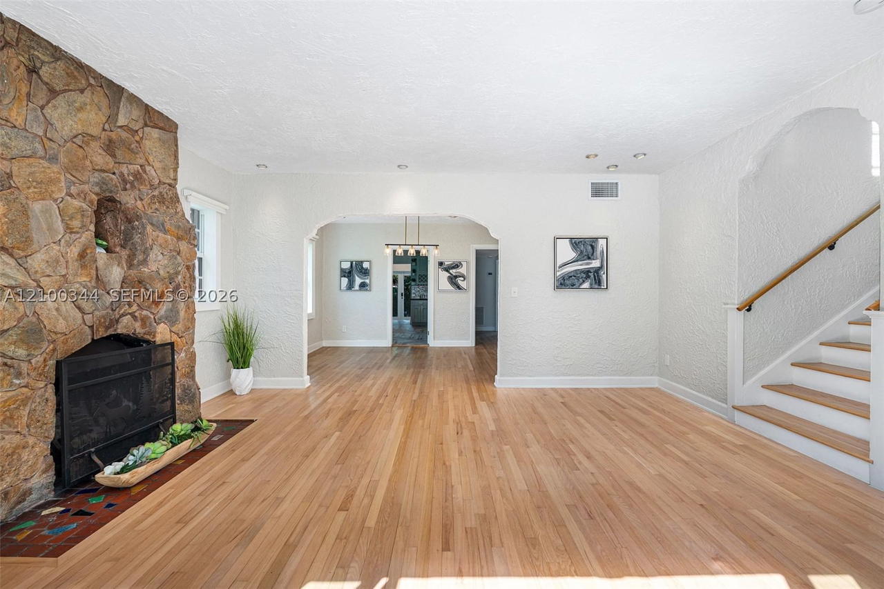 Real estate property located at 1209 La Mancha Ave, Miami-dade, Coral Gables Granada Sec, Coral Gables, FL