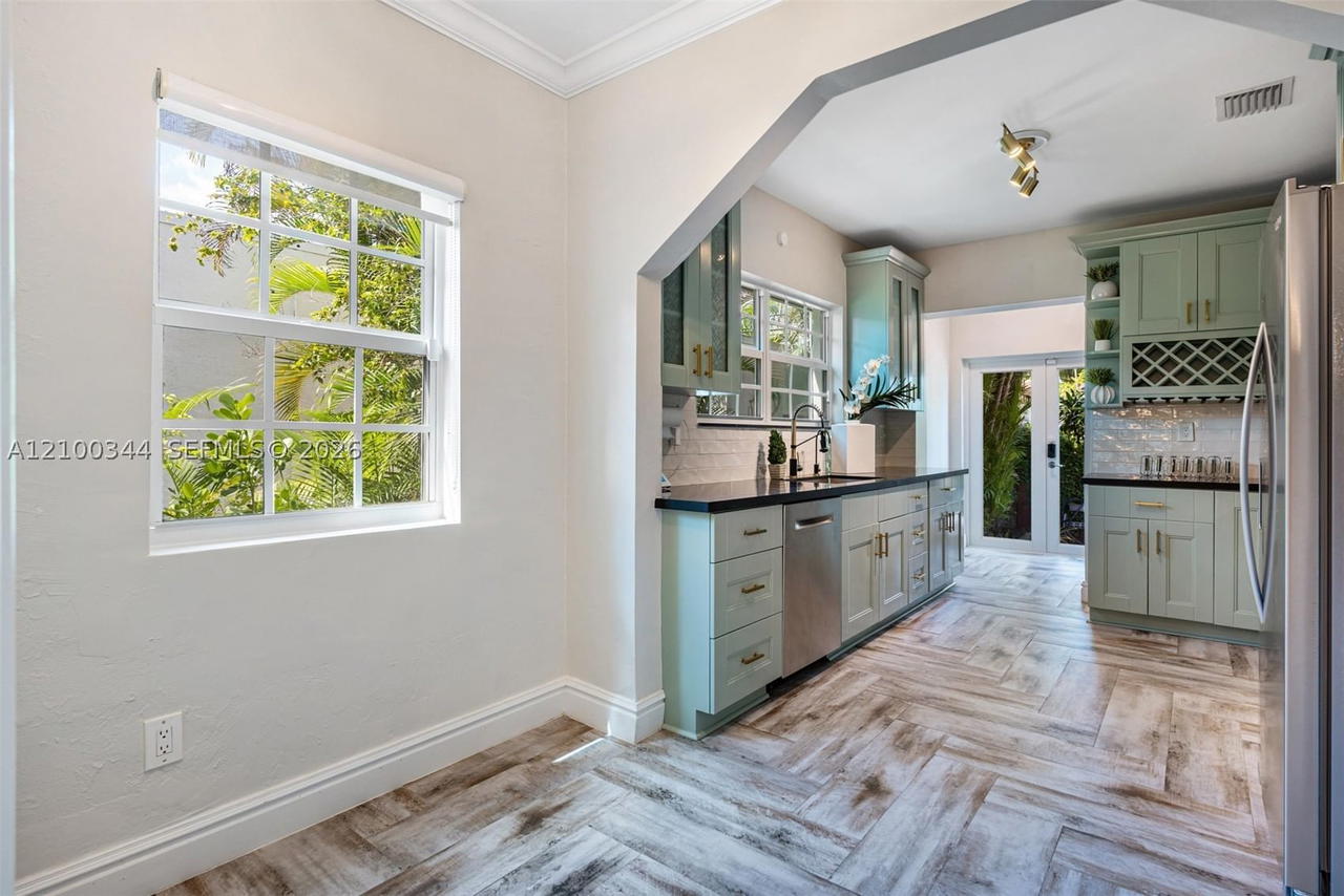 Real estate property located at 1209 La Mancha Ave, Miami-dade, Coral Gables Granada Sec, Coral Gables, FL