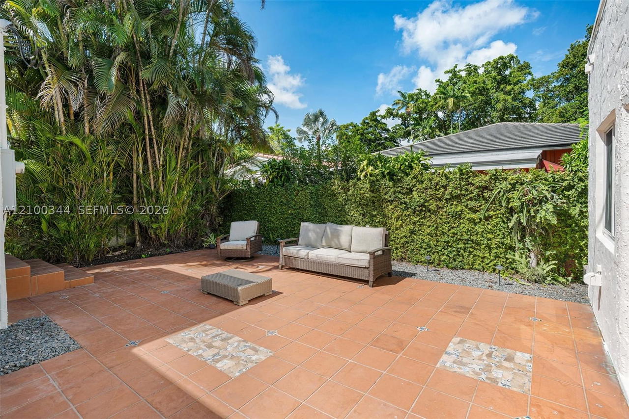 Real estate property located at 1209 La Mancha Ave, Miami-dade, Coral Gables Granada Sec, Coral Gables, FL
