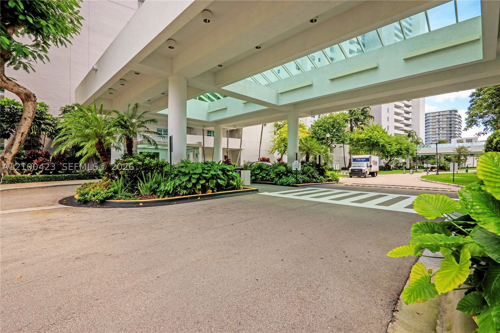 Real estate property located at 15051 Royal Oaks Ln #402, Miami-dade, The Oaks I Condo, North Miami, FL