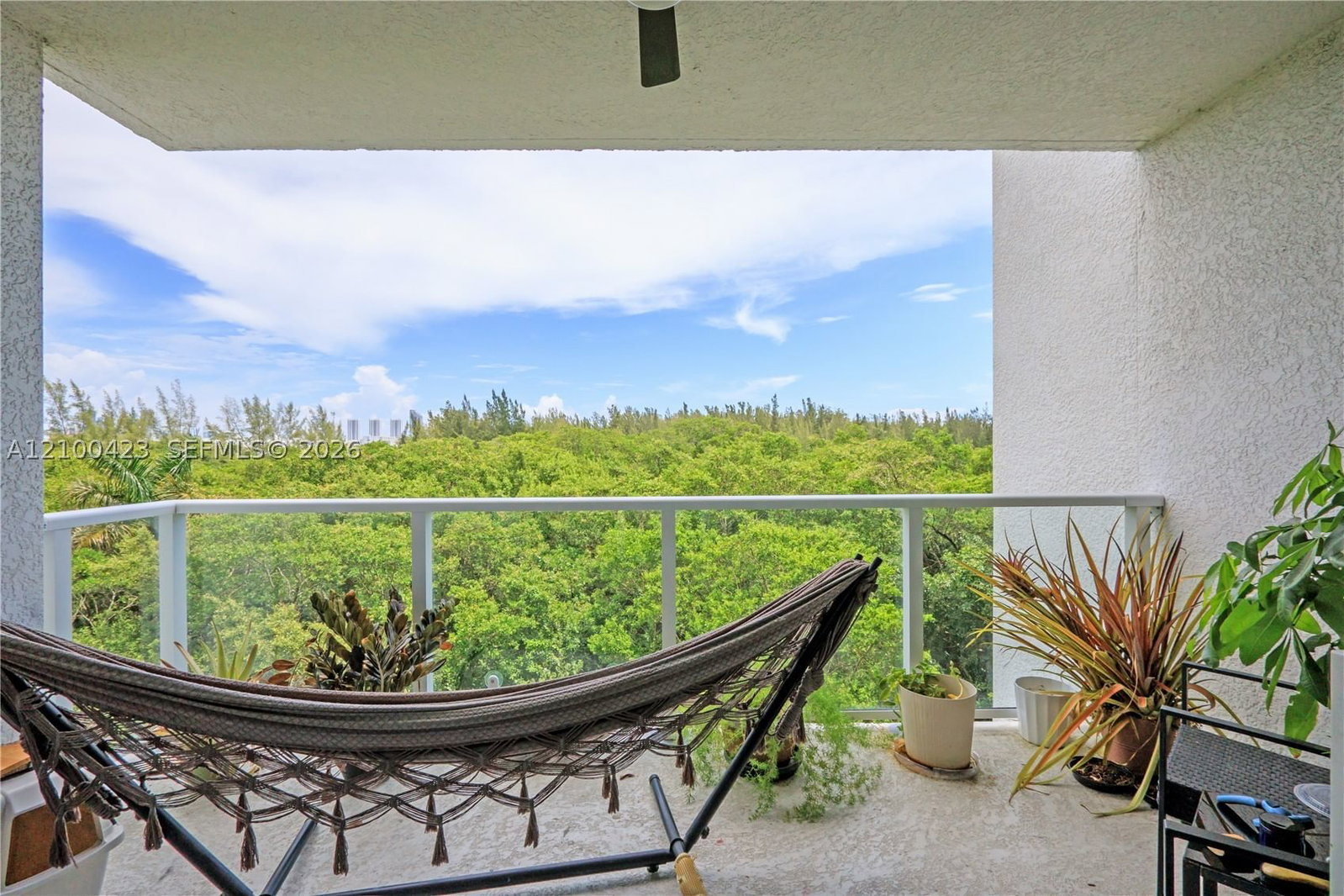 Real estate property located at 15051 Royal Oaks Ln #402, Miami-dade, The Oaks I Condo, North Miami, FL