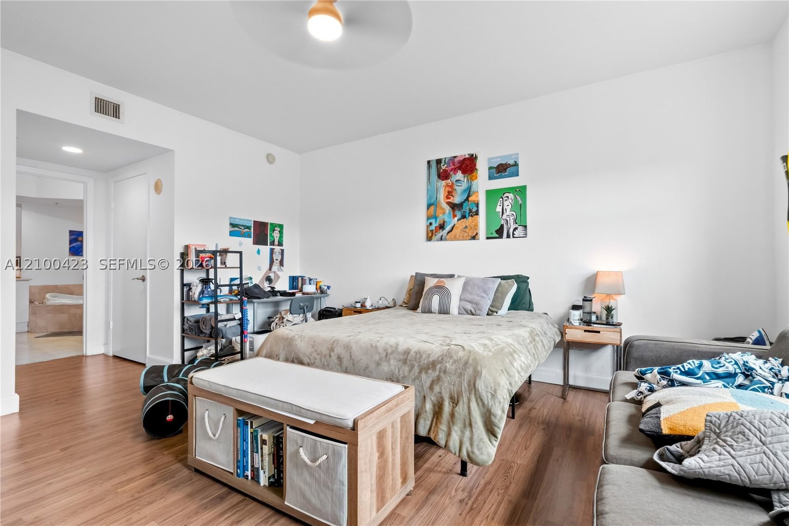 Real estate property located at 15051 Royal Oaks Ln #402, Miami-dade, The Oaks I Condo, North Miami, FL