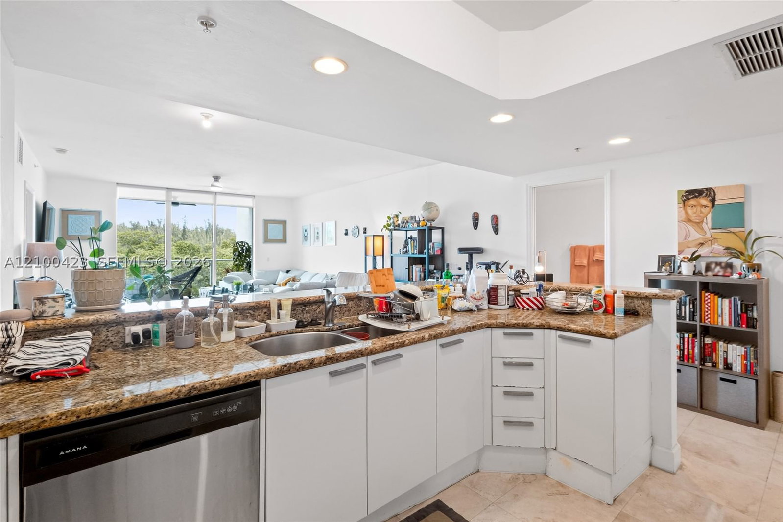 Real estate property located at 15051 Royal Oaks Ln #402, Miami-dade, The Oaks I Condo, North Miami, FL