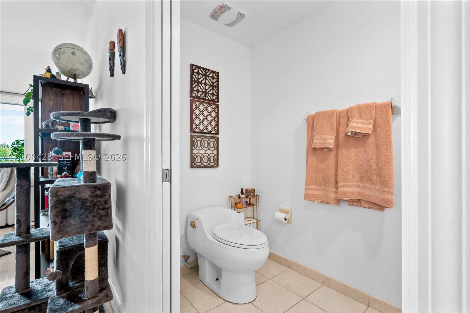 Real estate property located at 15051 Royal Oaks Ln #402, Miami-dade, The Oaks I Condo, North Miami, FL