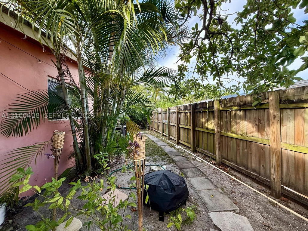 Real estate property located at 6641 5th St, Broward, Boulevard Heights Sec Ten, Pembroke Pines, FL