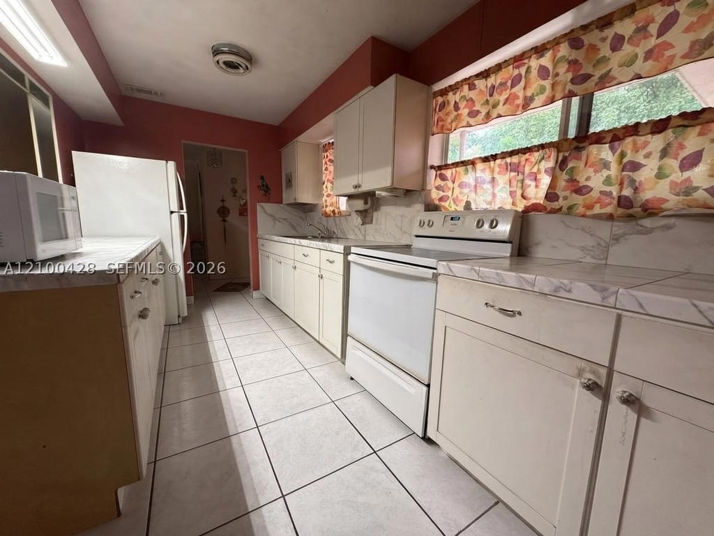 Real estate property located at 6641 5th St, Broward, Boulevard Heights Sec Ten, Pembroke Pines, FL