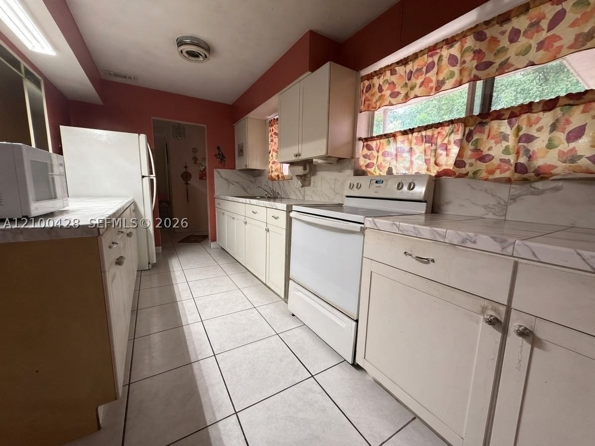 Real estate property located at 6641 5th St, Broward, Boulevard Heights Sec Ten, Pembroke Pines, FL