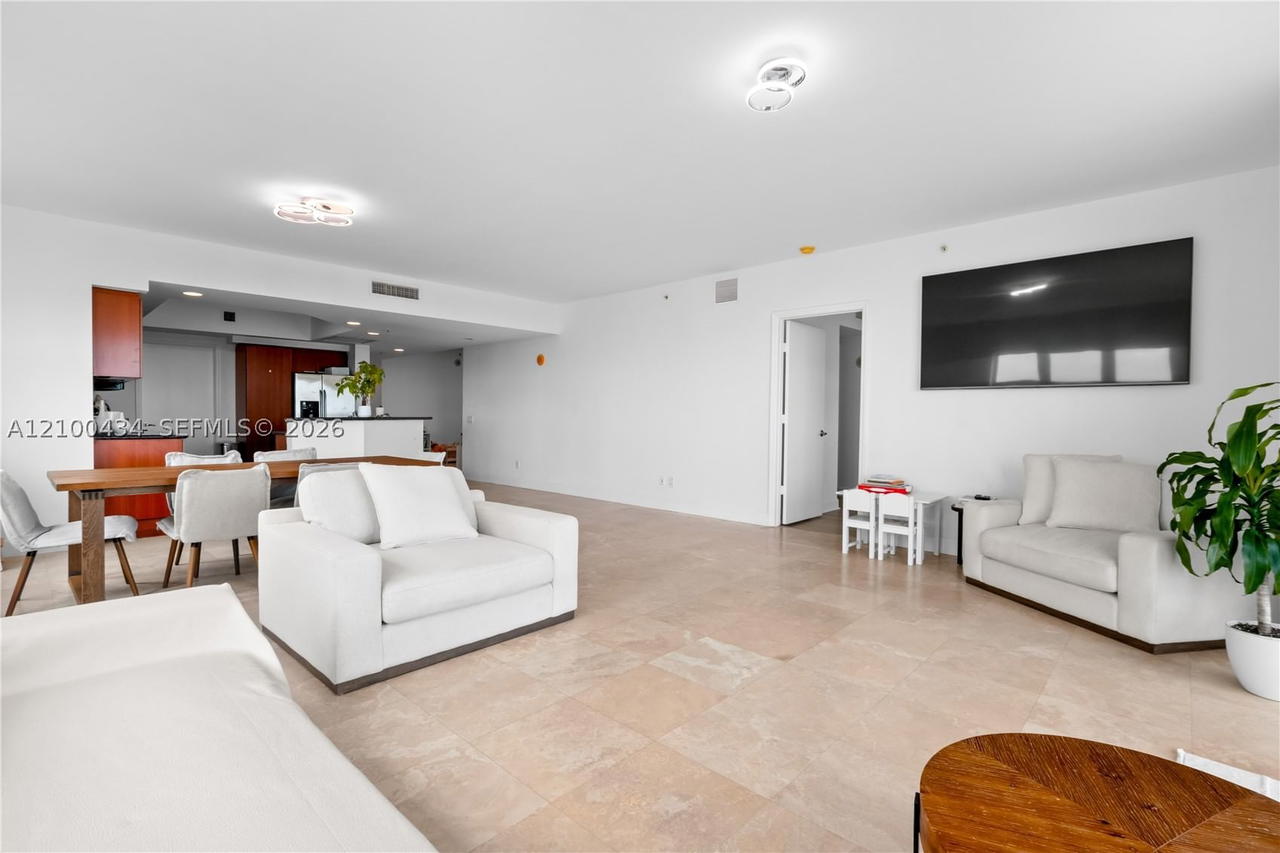 Real estate property located at 14951 Royal Oaks Ln #709, Miami-dade, The Oaks I Condo, North Miami, FL