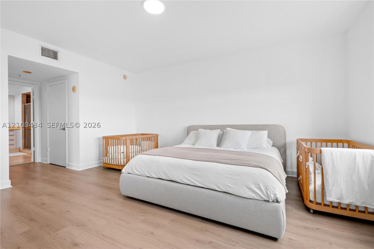 Real estate property located at 14951 Royal Oaks Ln #709, Miami-dade, The Oaks I Condo, North Miami, FL