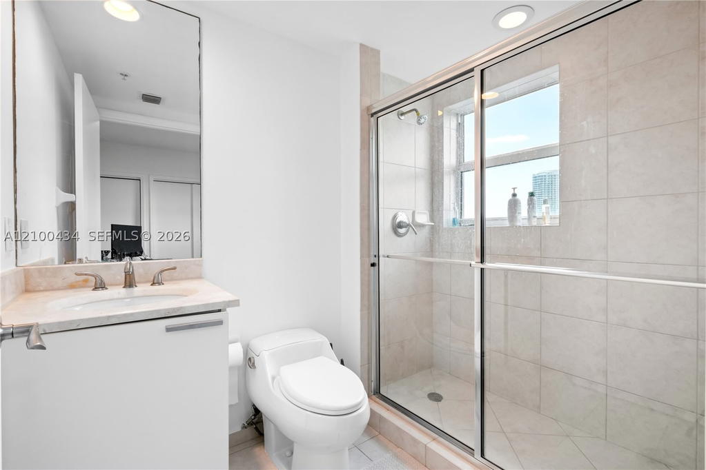 Real estate property located at 14951 Royal Oaks Ln #709, Miami-dade, The Oaks I Condo, North Miami, FL