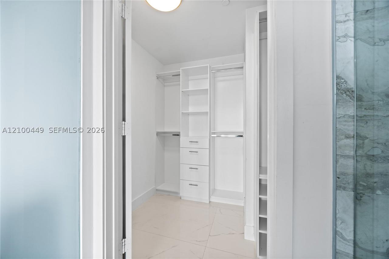 Real estate property located at 2900 7th Ave #4009, Miami-dade, Biscayne Beach Condo, Miami, FL