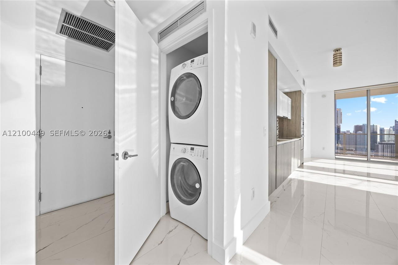 Real estate property located at 2900 7th Ave #4009, Miami-dade, Biscayne Beach Condo, Miami, FL