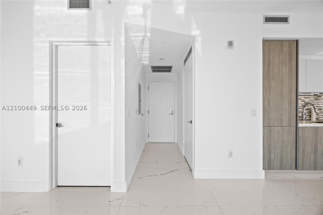 Real estate property located at 2900 7th Ave #4009, Miami-dade, Biscayne Beach Condo, Miami, FL