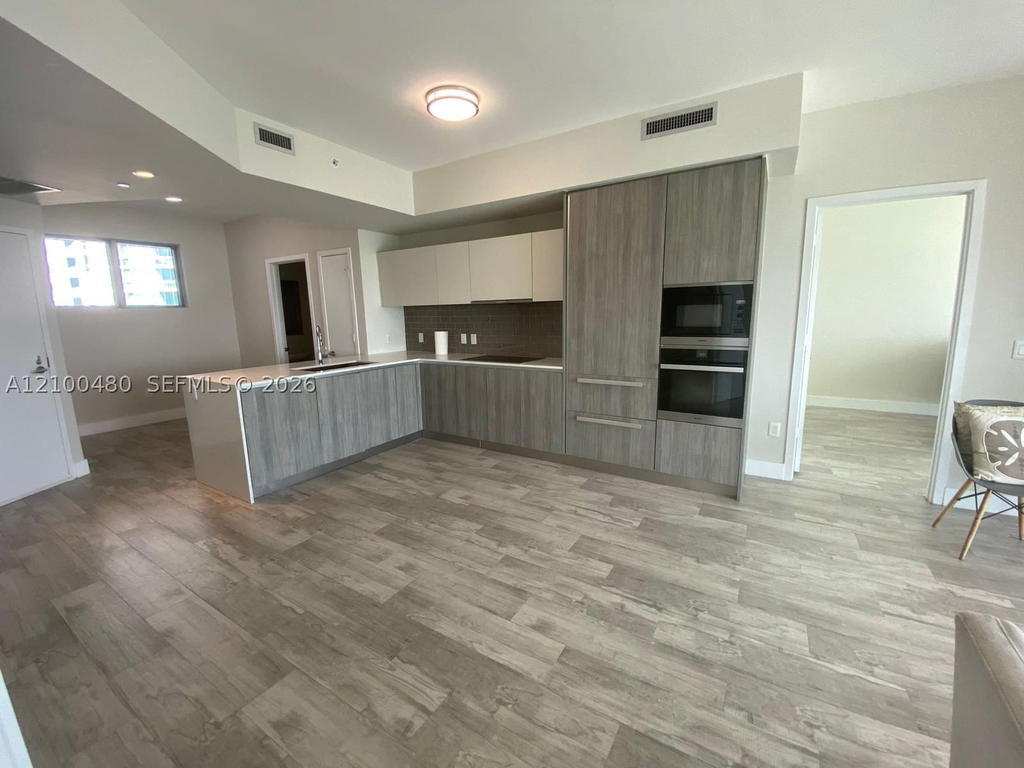 Real estate property located at 2900 7th Ave #705, Miami-dade, Biscayne Beach Condo, Miami, FL