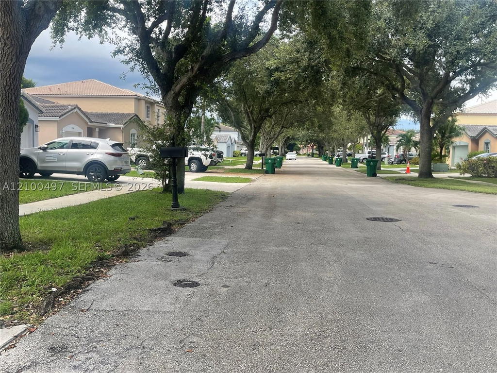 Real estate property located at 2400 106th Ave, Broward, Centex-replat Of A Portio, Miramar, FL