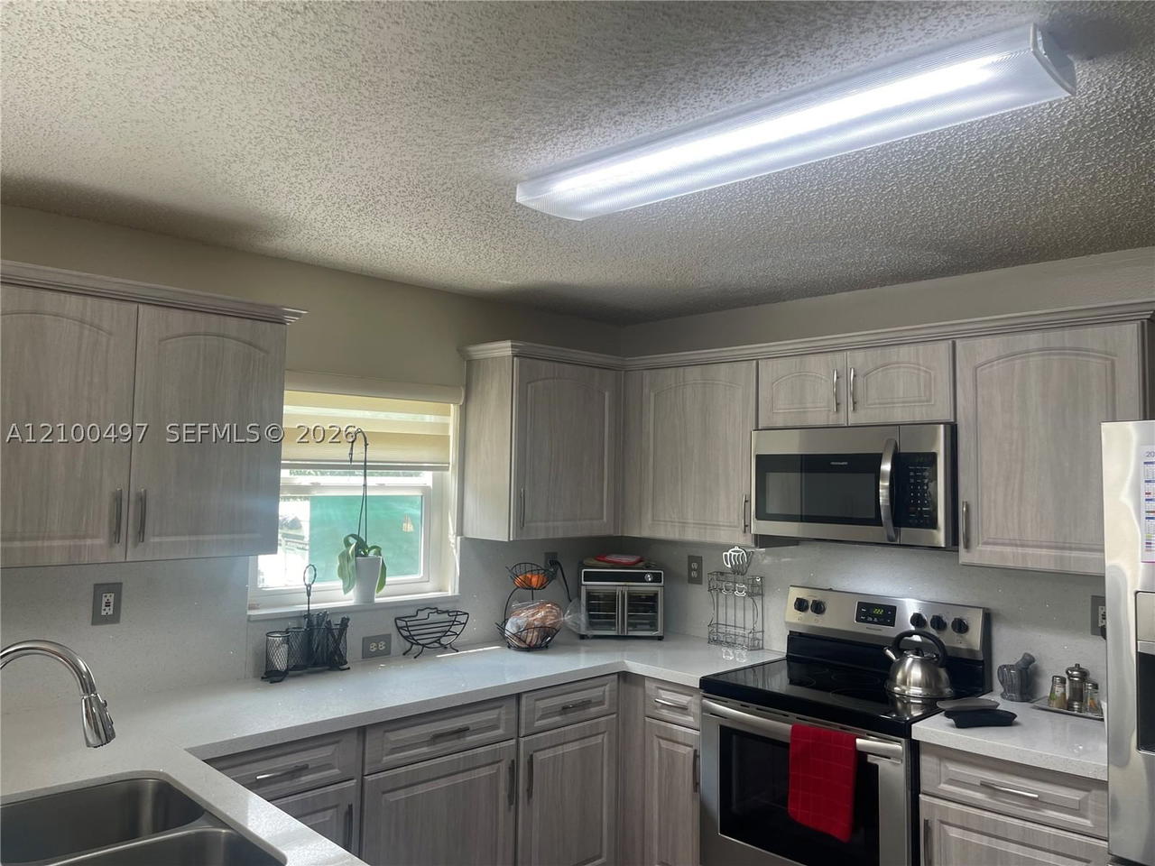 Real estate property located at 2400 106th Ave, Broward, Centex-replat Of A Portio, Miramar, FL