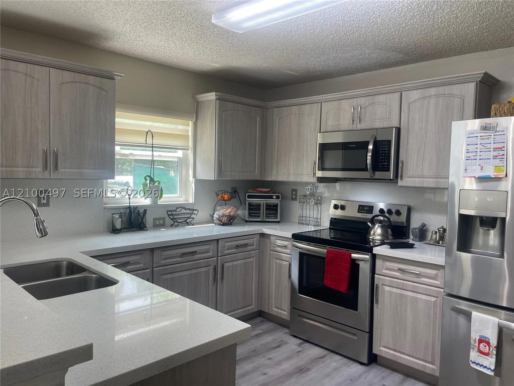 Real estate property located at 2400 106th Ave, Broward, Centex-replat Of A Portio, Miramar, FL