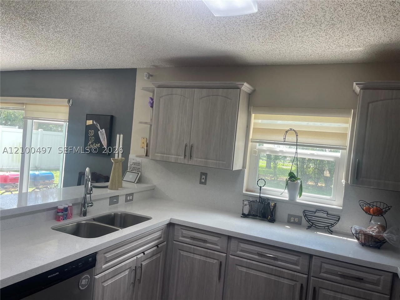 Real estate property located at 2400 106th Ave, Broward, Centex-replat Of A Portio, Miramar, FL