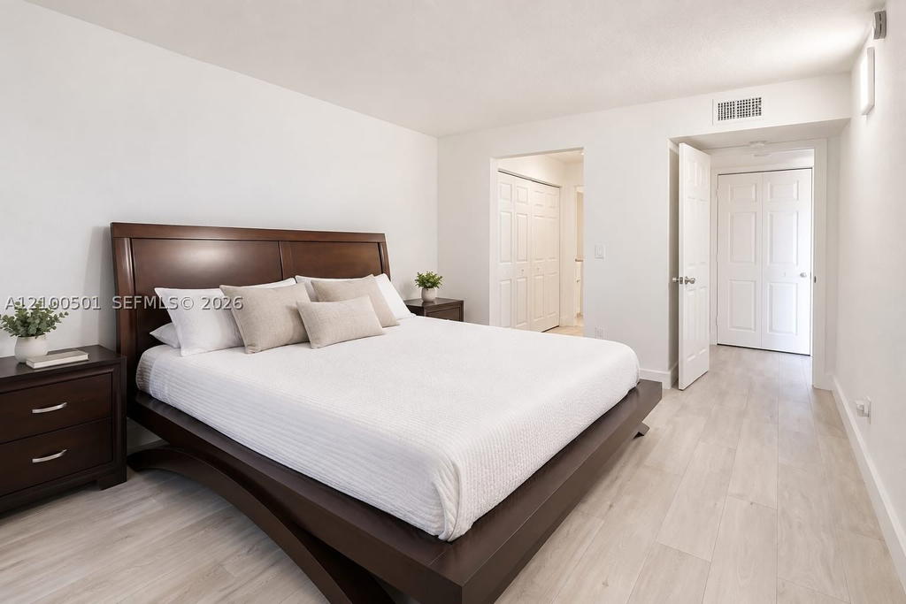 Real estate property located at 400 214 st #104-22, Miami-dade, Misty Lake Condo, Miami Gardens, FL