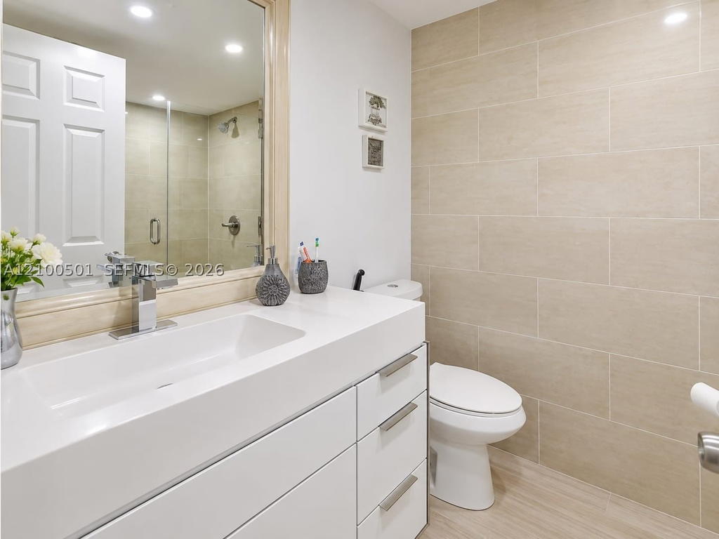 Real estate property located at 400 214 st #104-22, Miami-dade, Misty Lake Condo, Miami Gardens, FL