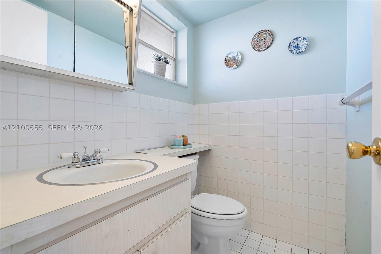 Real estate property located at 4800 Hillcrest Ln #503-504, Broward, Hillcrest, Hollywood, FL