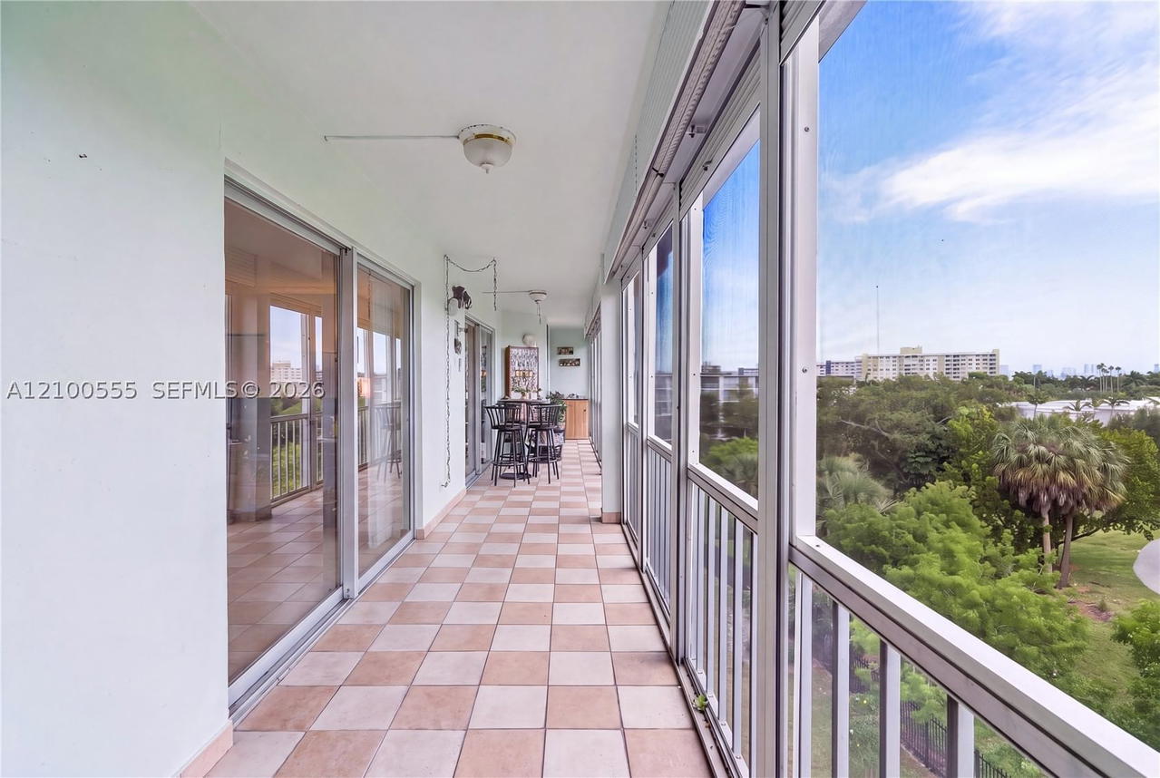 Real estate property located at 4800 Hillcrest Ln #503-504, Broward, Hillcrest, Hollywood, FL
