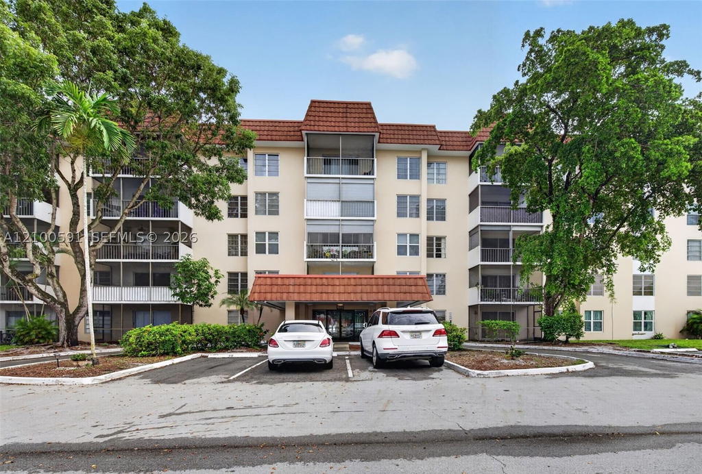 Real estate property located at 4172 Inverrary Dr #203, Broward, Manors Of Inverrary I-7, Lauderhill, FL