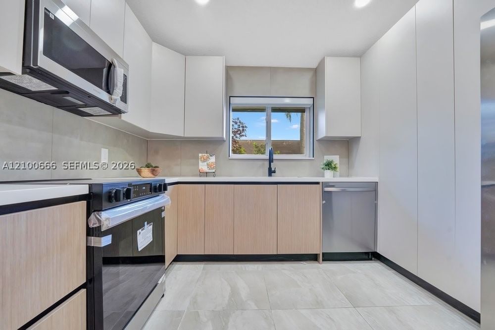 Real estate property located at 8201 52nd St, Broward, City Of Lauderhill Sec Th, Lauderhill, FL