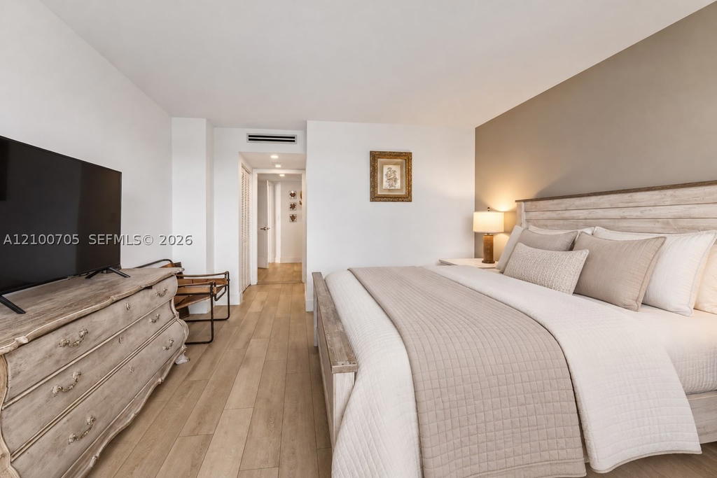 Real estate property located at 2333 Brickell Ave #1616, Miami-dade, Brickell Bay Club Condo, Miami, FL