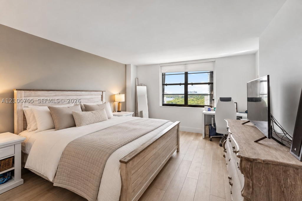 Real estate property located at 2333 Brickell Ave #1616, Miami-dade, Brickell Bay Club Condo, Miami, FL