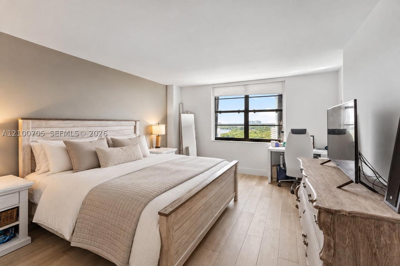 Real estate property located at 2333 Brickell Ave #1616, Miami-dade, Brickell Bay Club Condo, Miami, FL