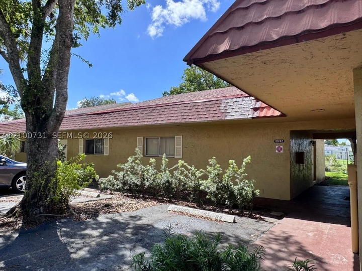 Real estate property located at 10742 La Placida Dr #8-B1, Broward, La Placida Section 2 Cond, Coral Springs, FL
