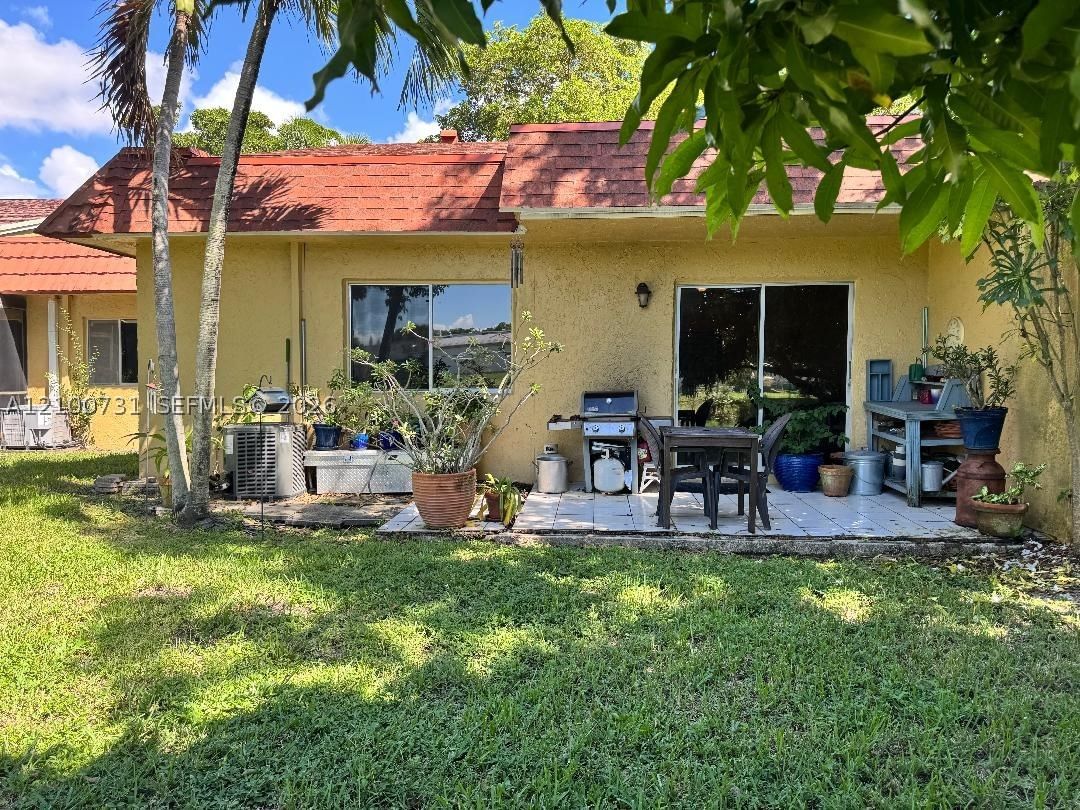 Real estate property located at 10742 La Placida Dr #8-B1, Broward, La Placida Section 2 Cond, Coral Springs, FL