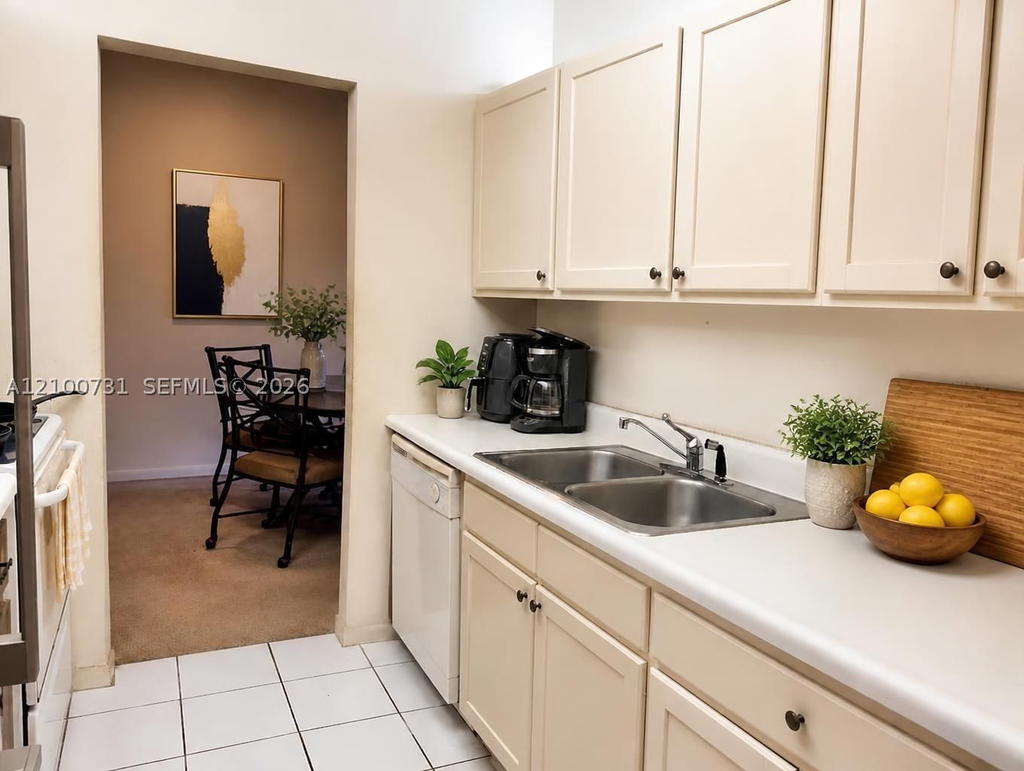 Real estate property located at 10742 La Placida Dr #8-B1, Broward, La Placida Section 2 Cond, Coral Springs, FL