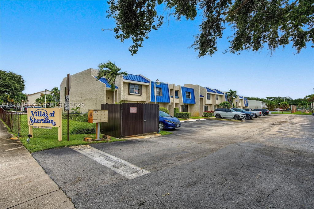 Real estate property located at 2607 40th Ave, Broward, Villas Of Sheridan Condo, Hollywood, FL