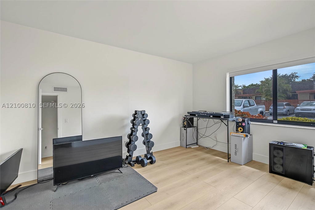 Real estate property located at 2607 40th Ave, Broward, Villas Of Sheridan Condo, Hollywood, FL