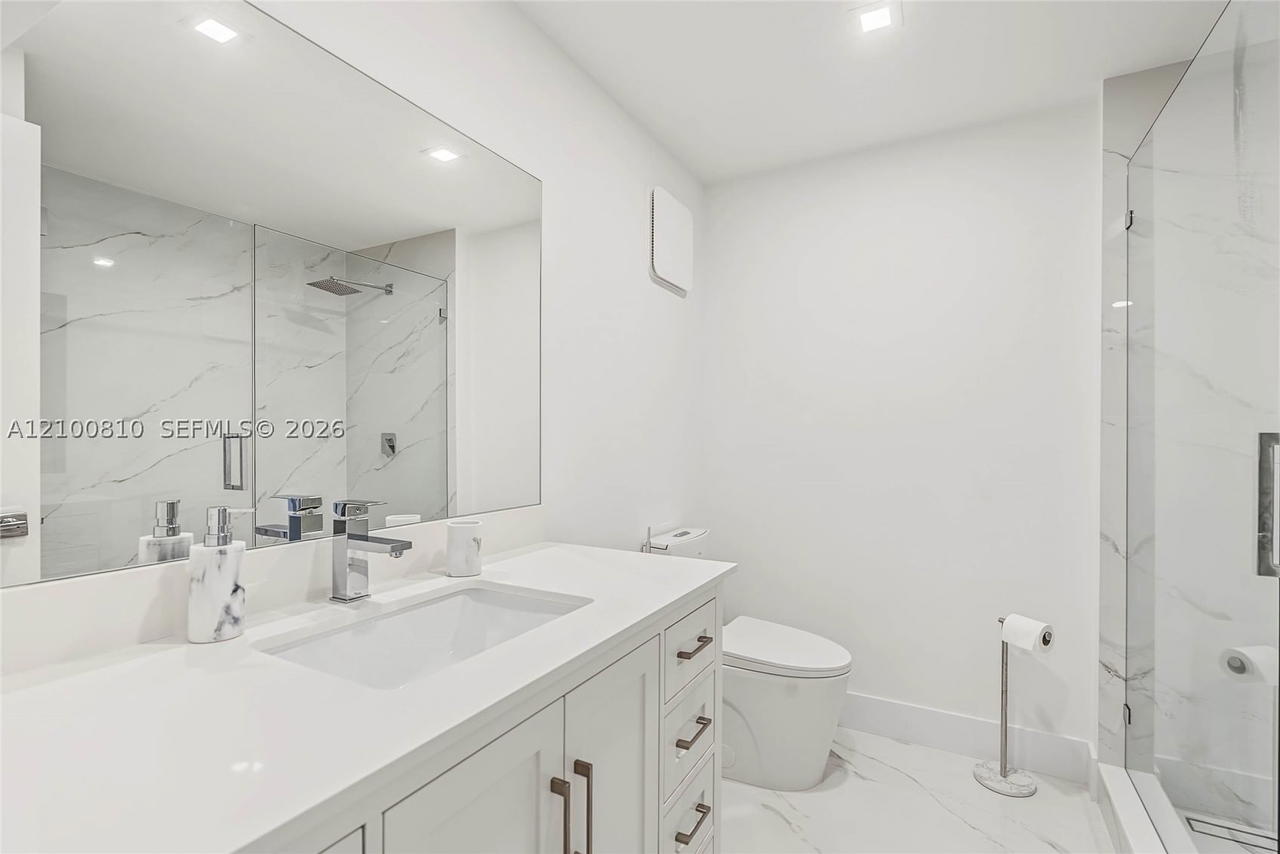 Real estate property located at 2607 40th Ave, Broward, Villas Of Sheridan Condo, Hollywood, FL