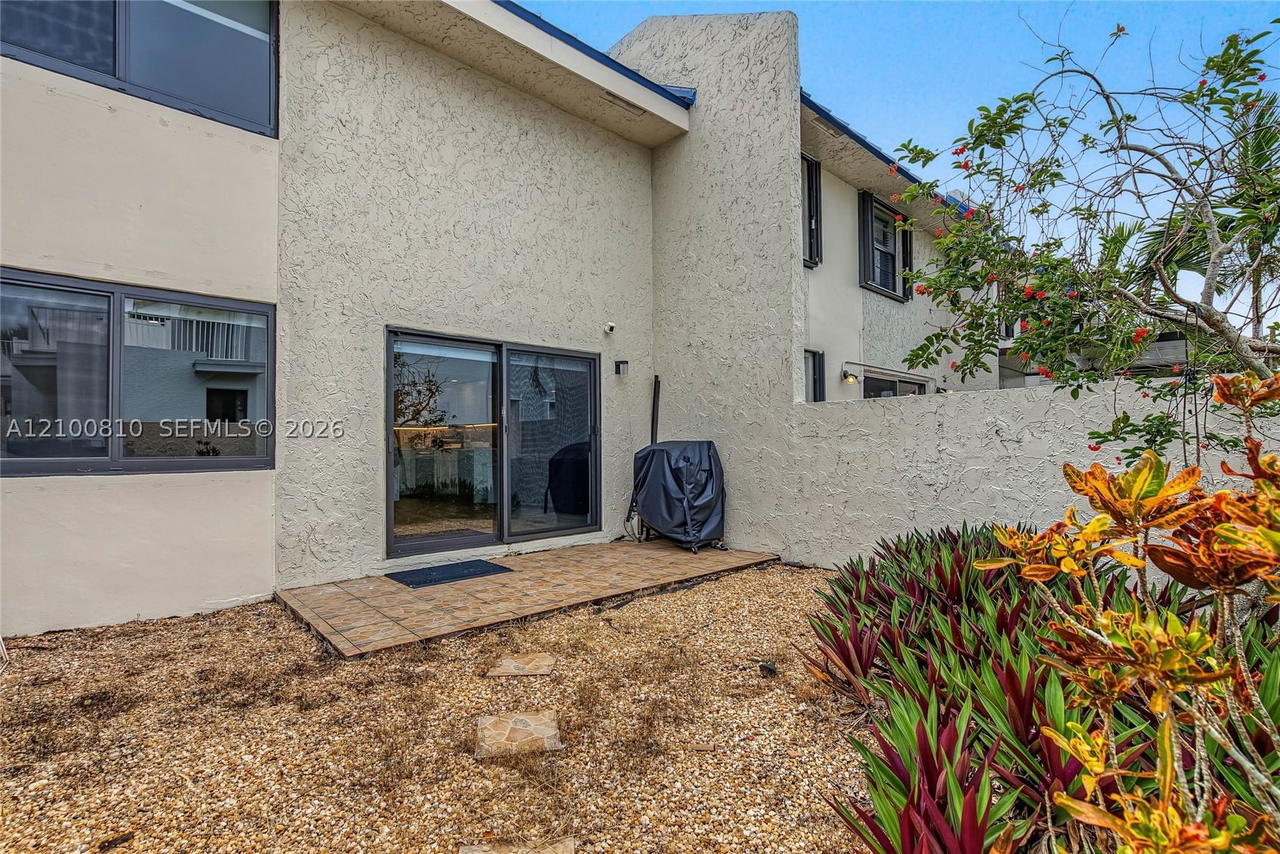 Real estate property located at 2607 40th Ave, Broward, Villas Of Sheridan Condo, Hollywood, FL