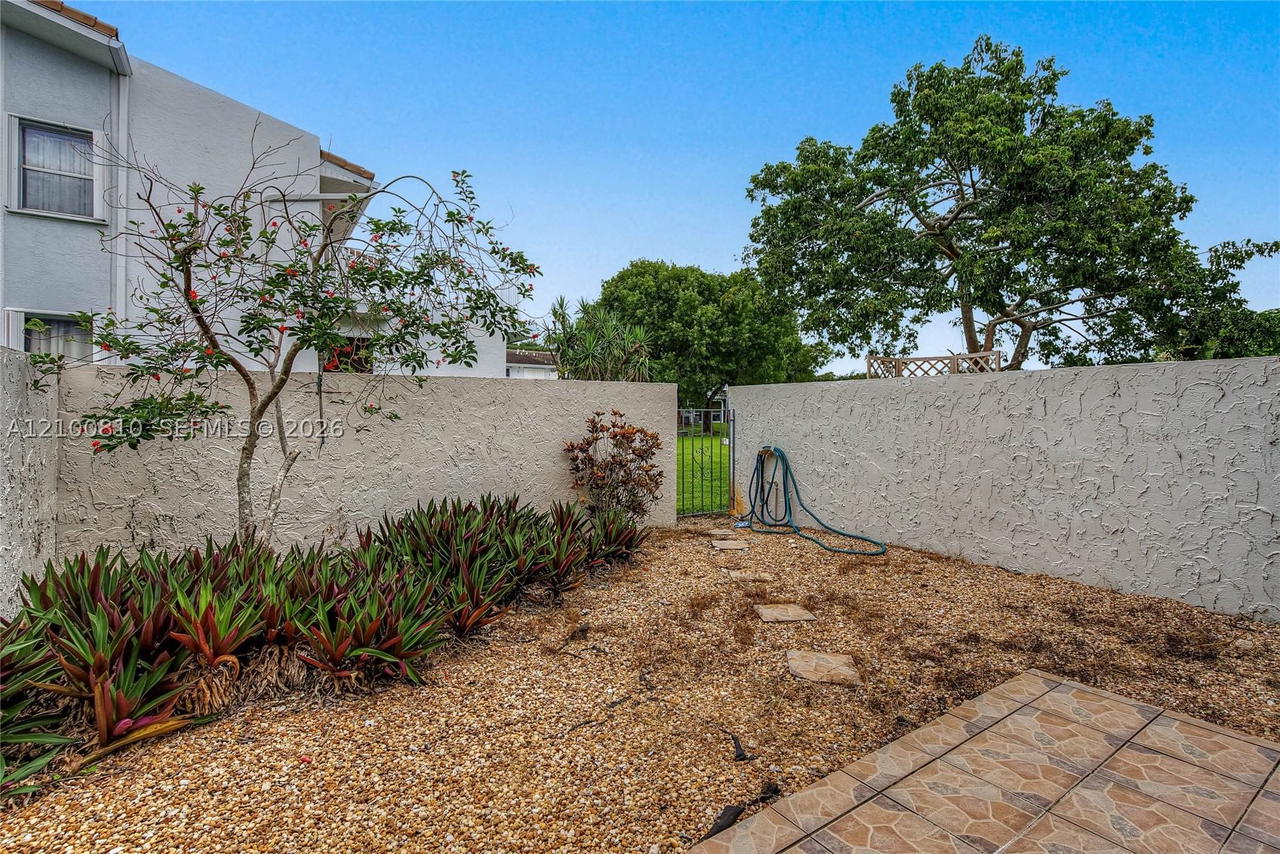 Real estate property located at 2607 40th Ave, Broward, Villas Of Sheridan Condo, Hollywood, FL