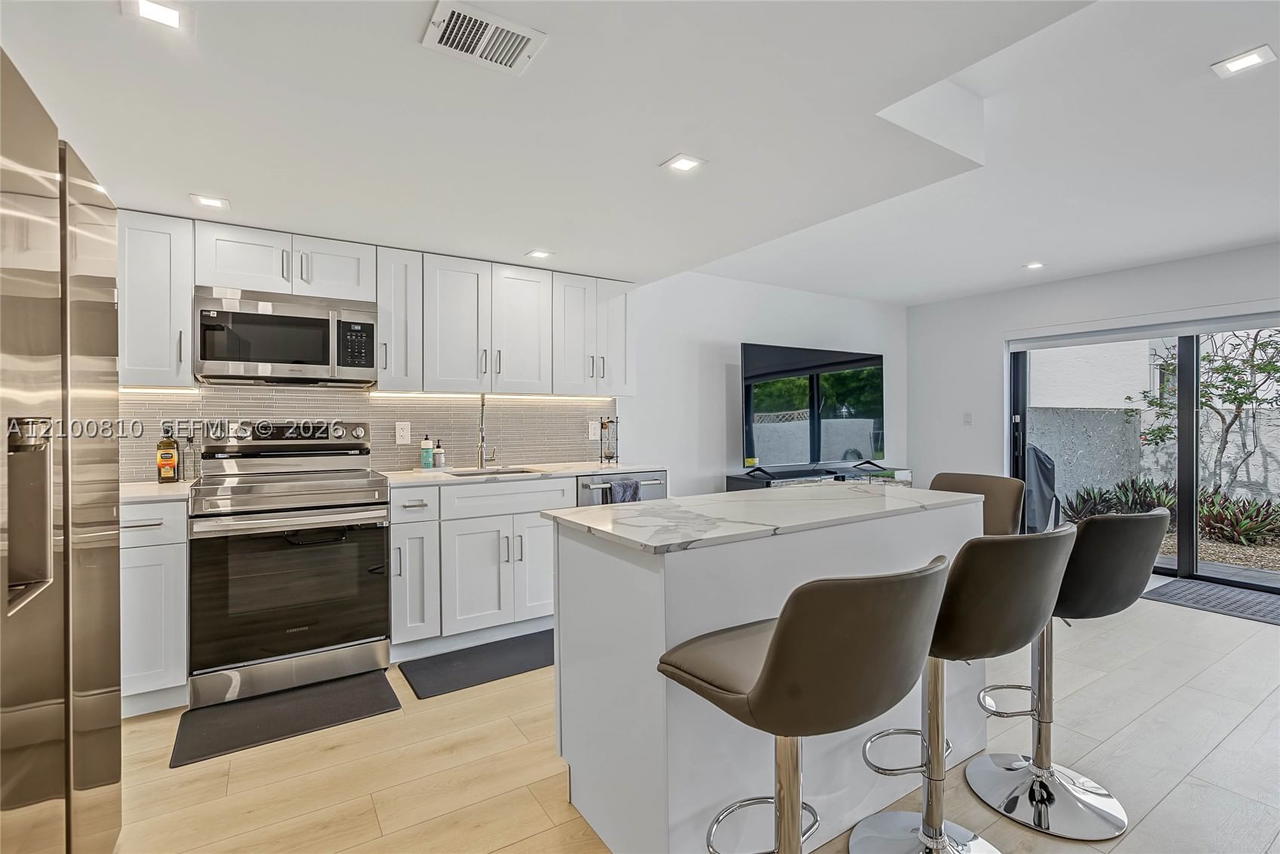 Real estate property located at 2607 40th Ave, Broward, Villas Of Sheridan Condo, Hollywood, FL
