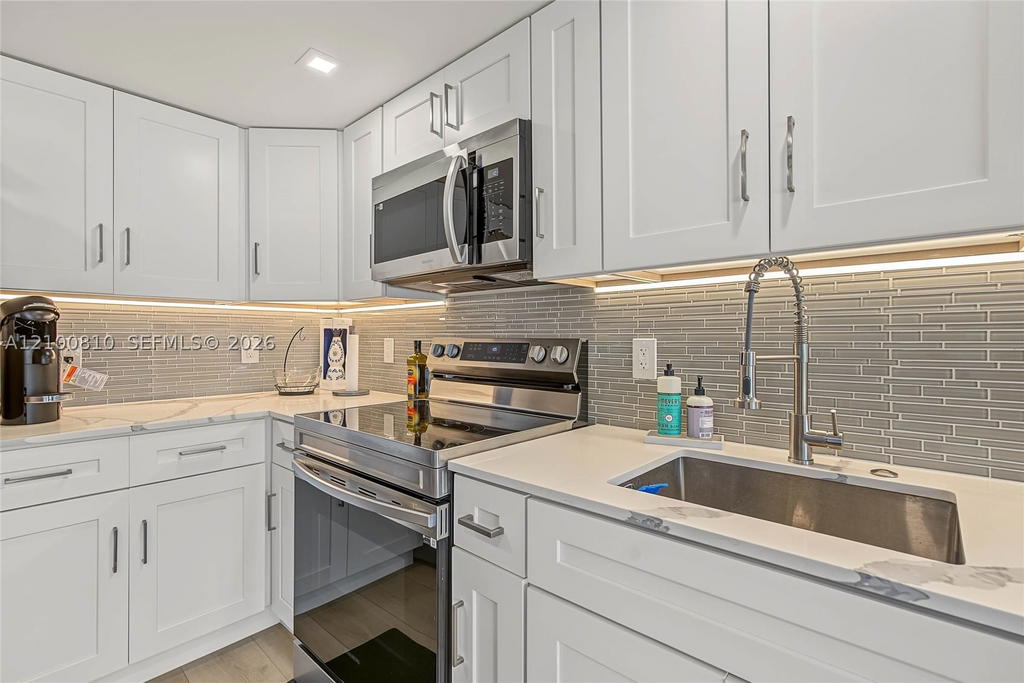 Real estate property located at 2607 40th Ave, Broward, Villas Of Sheridan Condo, Hollywood, FL