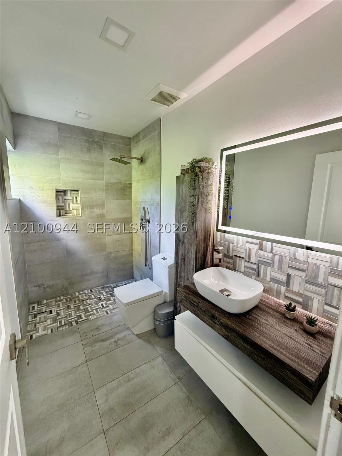 Real estate property located at 9975 27th Ter, Miami-dade, Vanderbilt Park Amd Pl, Doral, FL