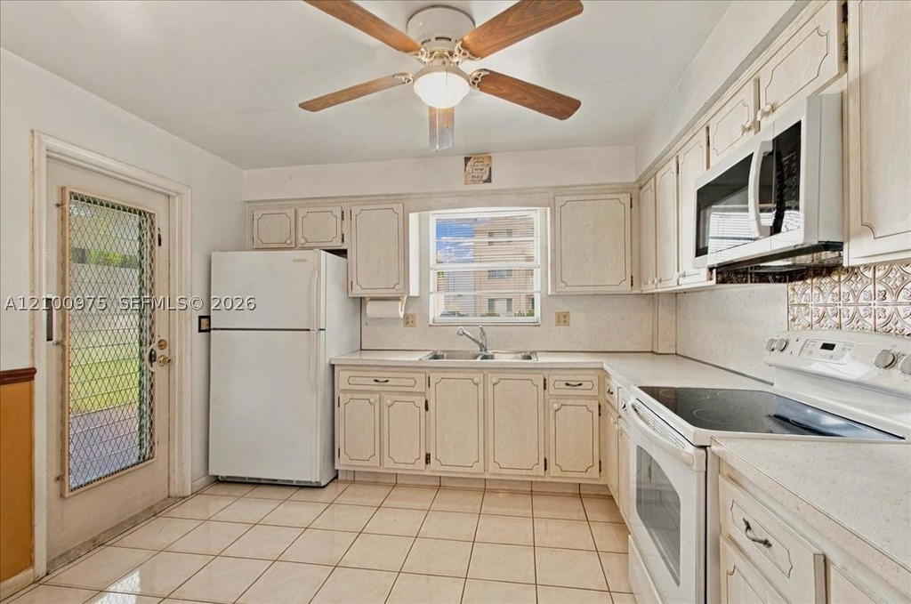 Real estate property located at 500 Luna Ct #3, Broward, Eastbrook Condominium Apt, Hollywood, FL