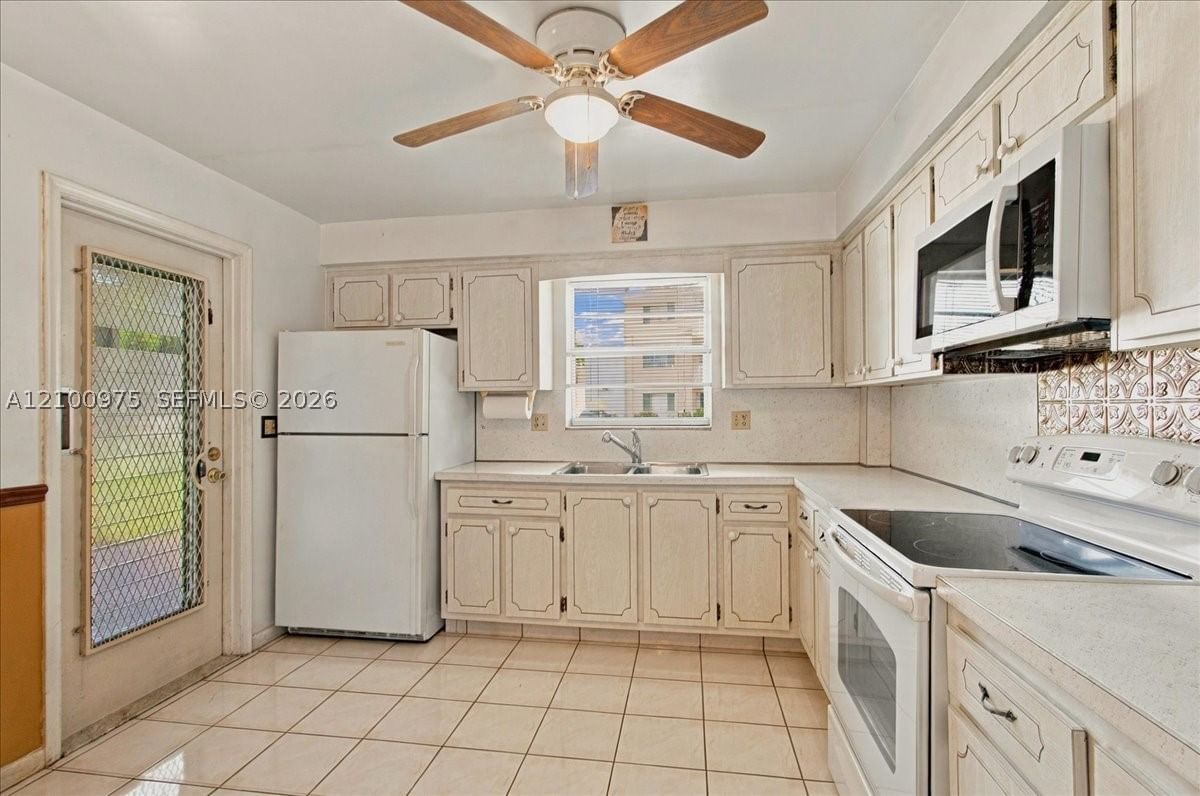Real estate property located at 500 Luna Ct #3, Broward, Eastbrook Condominium Apt, Hollywood, FL