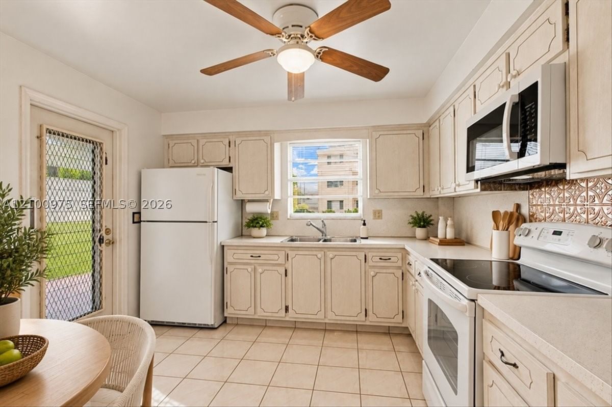 Real estate property located at 500 Luna Ct #3, Broward, Eastbrook Condominium Apt, Hollywood, FL