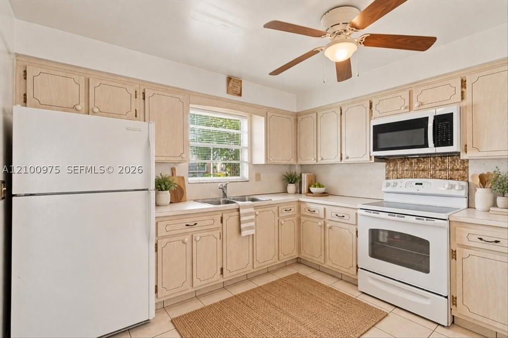 Real estate property located at 500 Luna Ct #3, Broward, Eastbrook Condominium Apt, Hollywood, FL