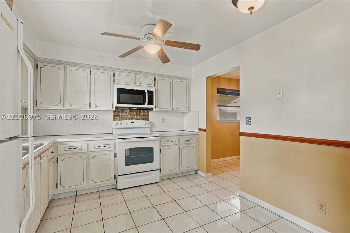 Real estate property located at 500 Luna Ct #3, Broward, Eastbrook Condominium Apt, Hollywood, FL