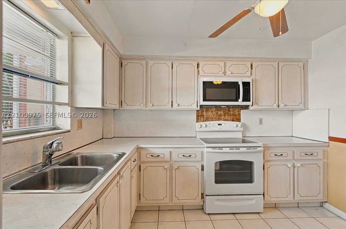 Real estate property located at 500 Luna Ct #3, Broward, Eastbrook Condominium Apt, Hollywood, FL