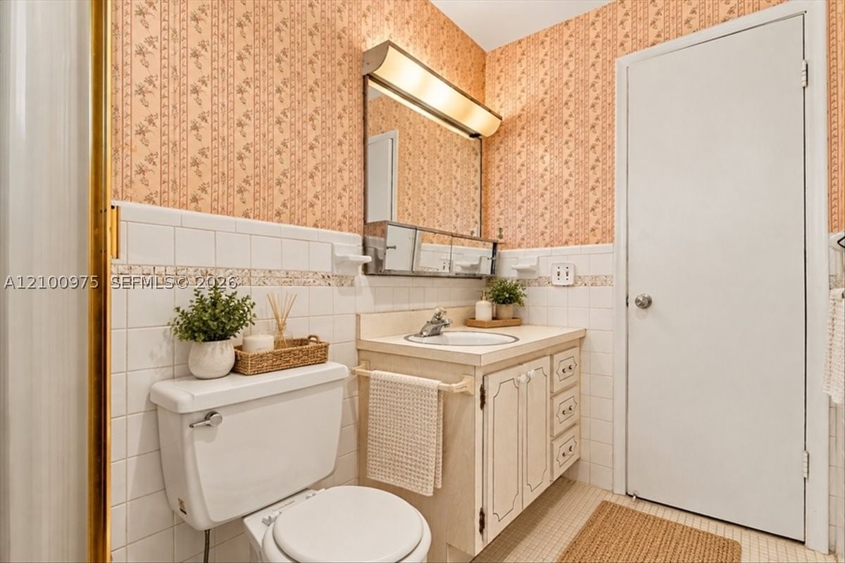Real estate property located at 500 Luna Ct #3, Broward, Eastbrook Condominium Apt, Hollywood, FL